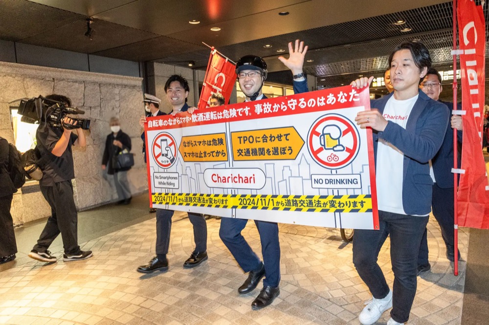 街頭での交通安全啓発活動