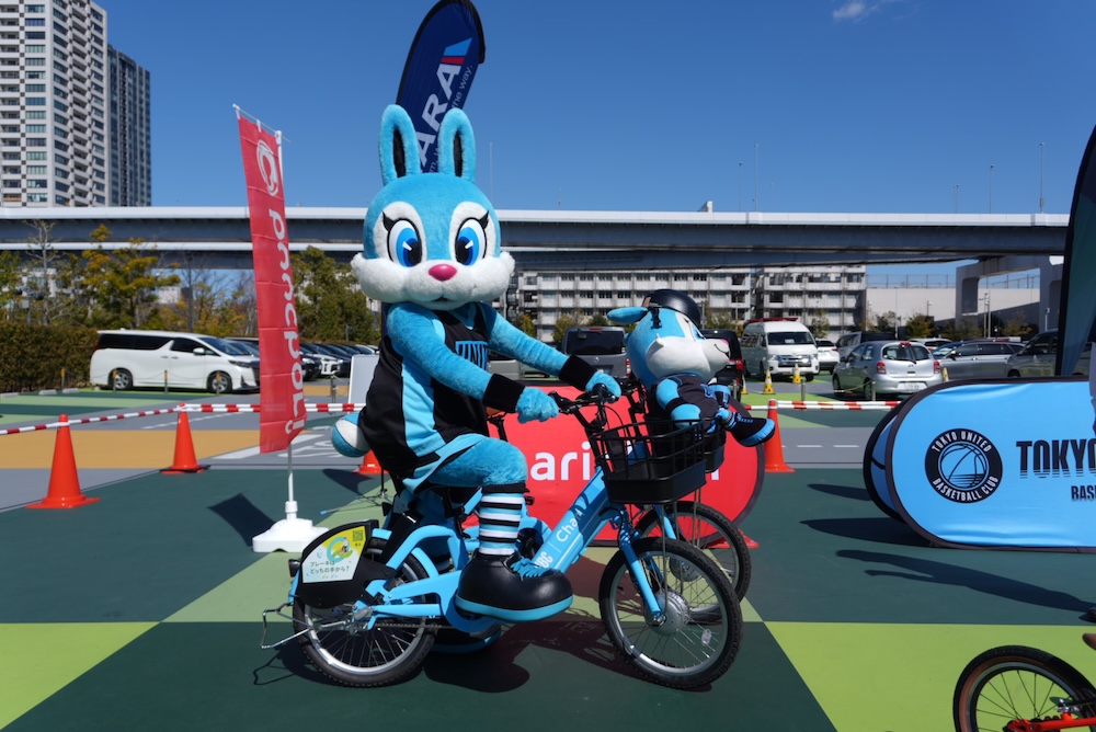 スポーツチームマスコットとチャリチャリ